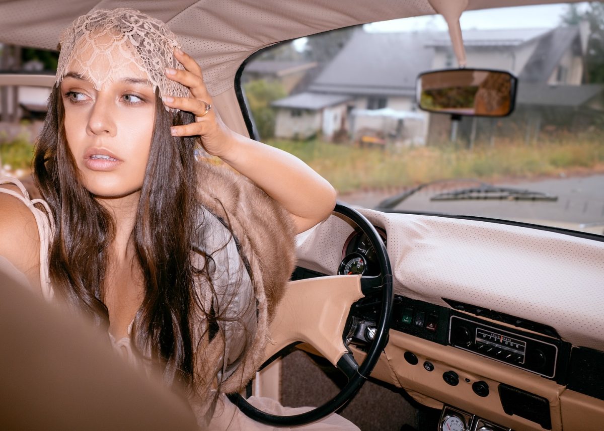 A Lace Headpiece and Soft Neutrals for Vintage-Inspired Road Trips